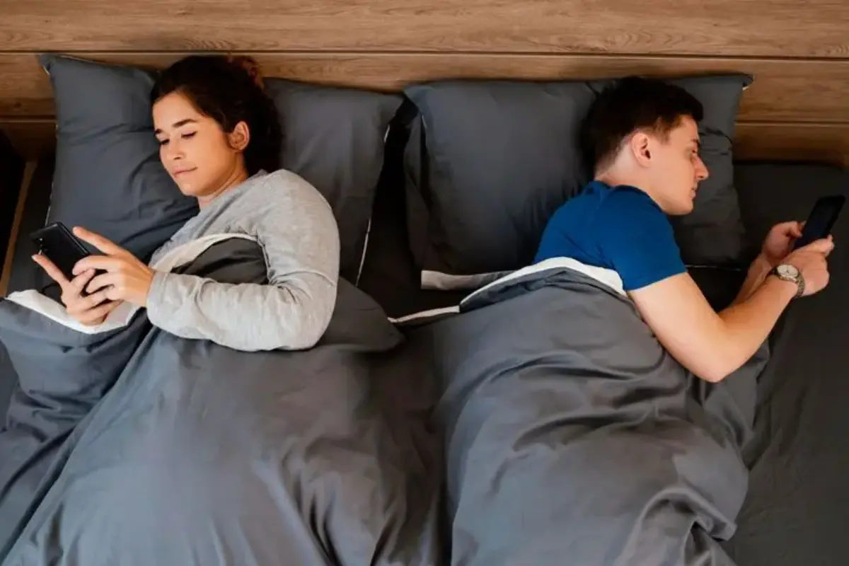 Bangun Tidur Jangan Langsung Membuka Hp, Begini Dampaknya