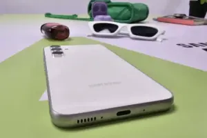 Bukan Hanya agar Jadi Tipis, Ini Alasan HP Kini Tak Punya Lubang Headset