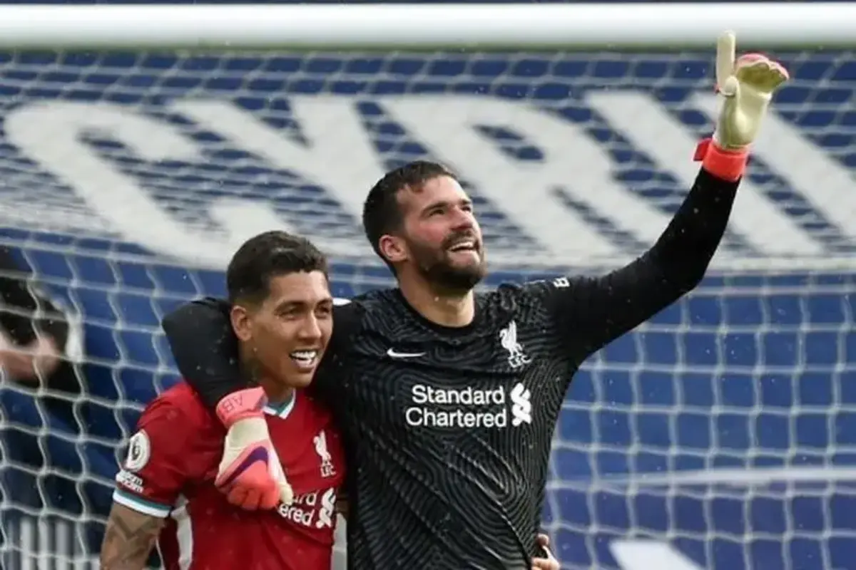 Kata Arne Slot Soal Transfer Alisson, Belum Ada Tawaran Ke Liverpool