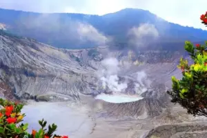 Legenda KA Sangkuriang, Asal-usul Gunung Tangkuban Parahu