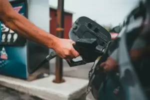 Kerugian Jangka Panjang Mobil Diesel Isi Solar Industri