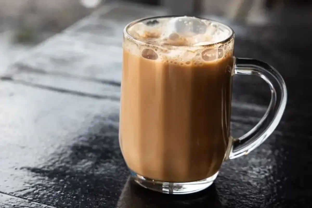 Cara Membuat Teh Tarik Rumahan Yang Simpel, Harum, Dan Pekat Ala Kafe