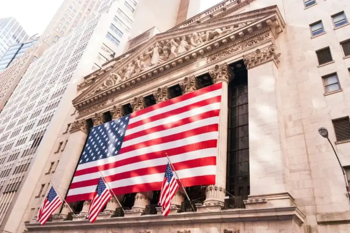 Wall Street Melemah: Konflik Iran Bayangi Data Positif Ekonomi As