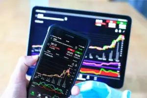 BREN, CTRA, DSSA, NCKL Terdepak dari LQ45, Investor Ritel Disarankan “Wait and See”
