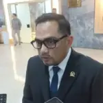 Ketua Komisi II DPR Menilai Seharusnya Warga Tak Perlu Lagi Bawa KTP Fisik