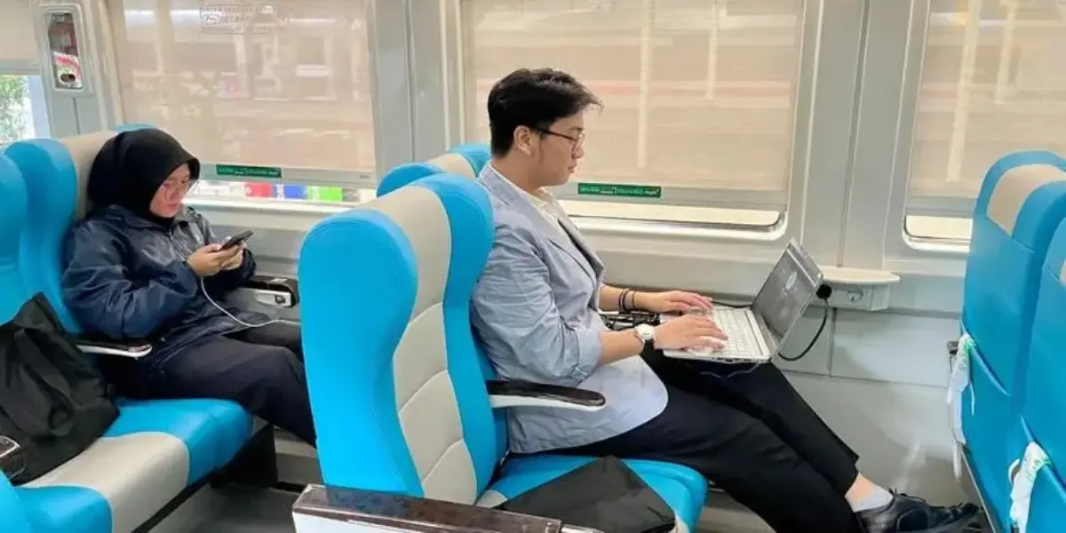 Cuma 4 Alat Ini Yang Boleh Dicolok Ke Stopkontak Kereta, Jangan Keliru