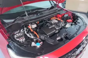 Apa Benar Busi Mobil Hybrid Berbeda dari Mobil Bensin Biasa?