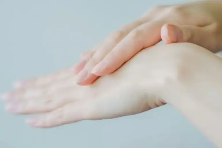 5 Penyebab Kulit Gatal di Malam Hari, Bukan Hanya Sprei