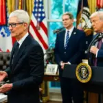 Tim Cook Mundur dari Apple, Trump Malah Pamer Sering Ditelepon Minta Tolong