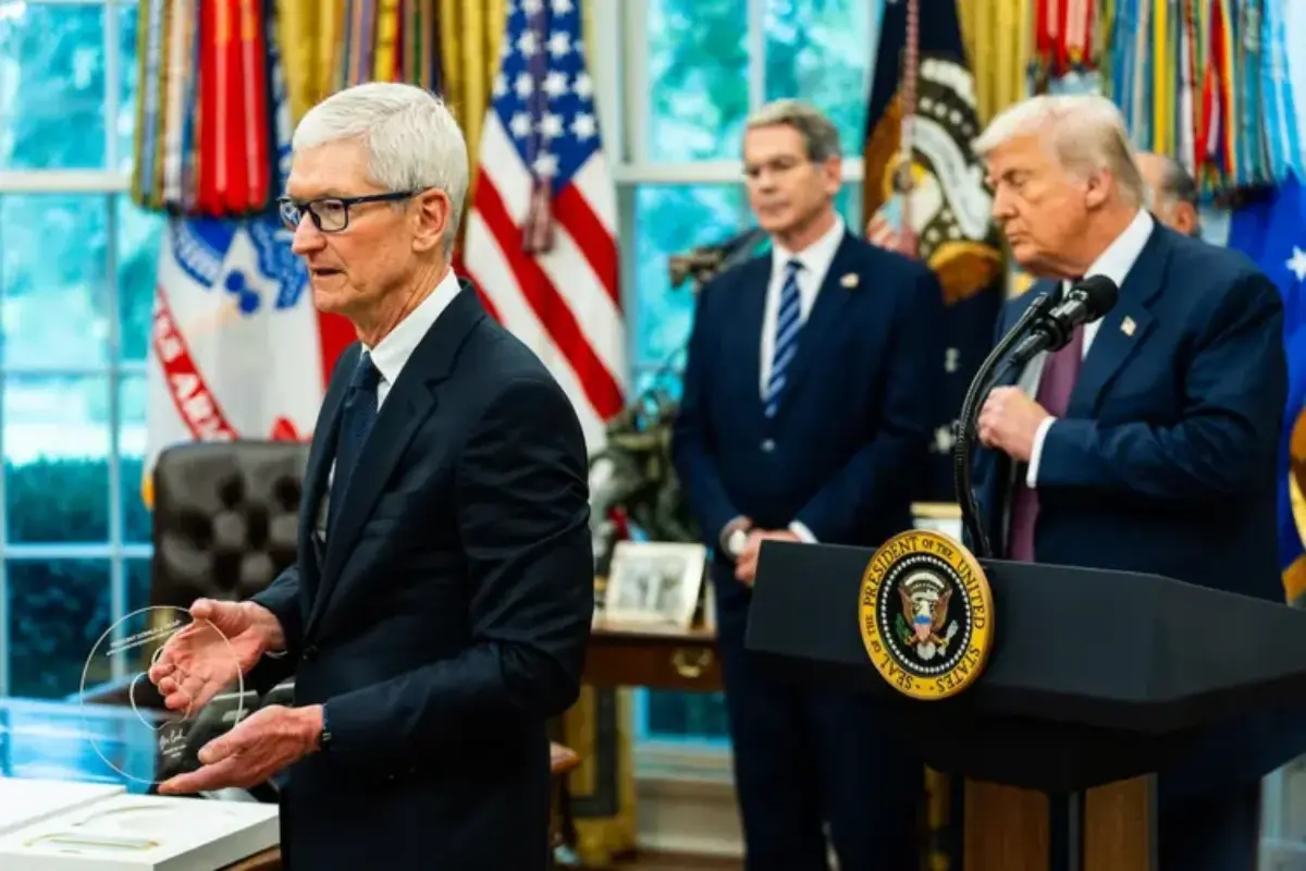 Tim Cook Mundur dari Apple, Trump Malah Pamer Sering Ditelepon Minta Tolong