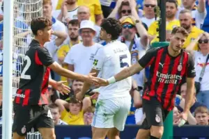 Santiago Gimenez Tersingkir di AC Milan, Dibela Ricardo Kaka