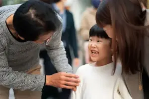 Psikolog Bagikan 6 Cara Ajarkan Anak Perempuan Kenali Batasan Diri