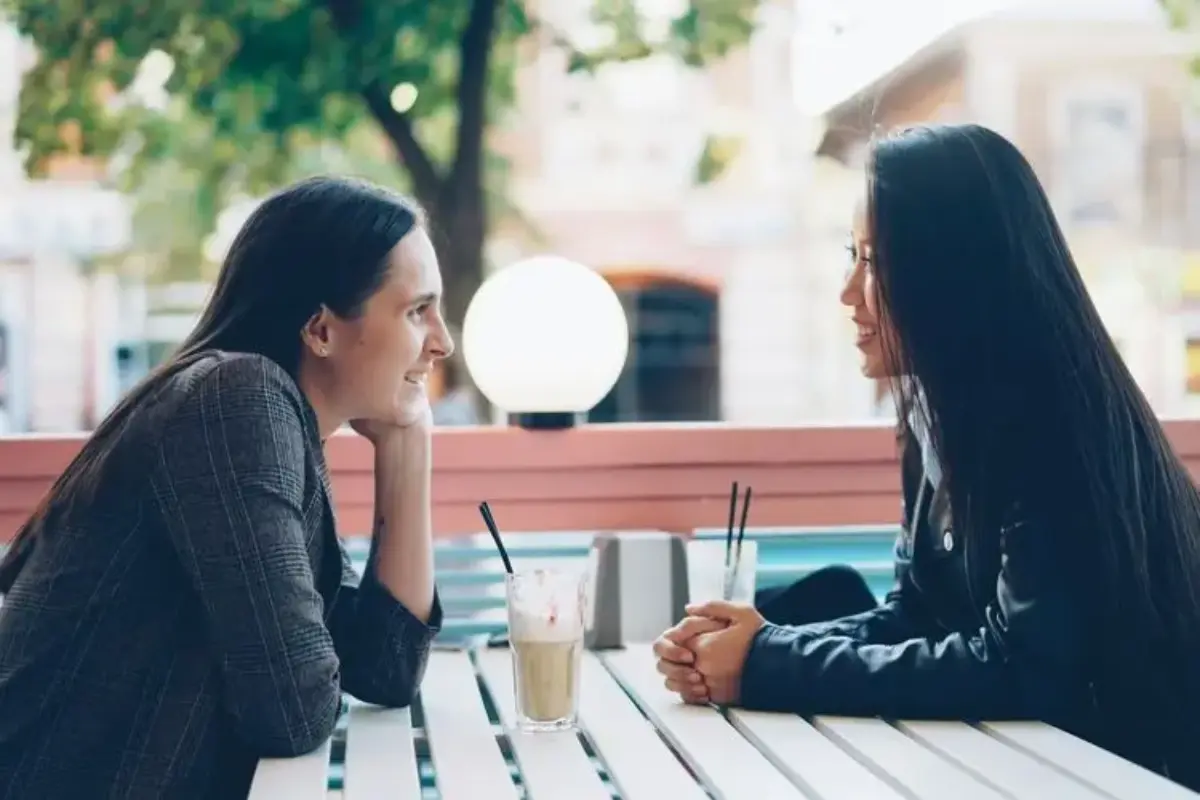 Obrolan yang Terasa Membosankan Ternyata Baik untuk Kesehatan