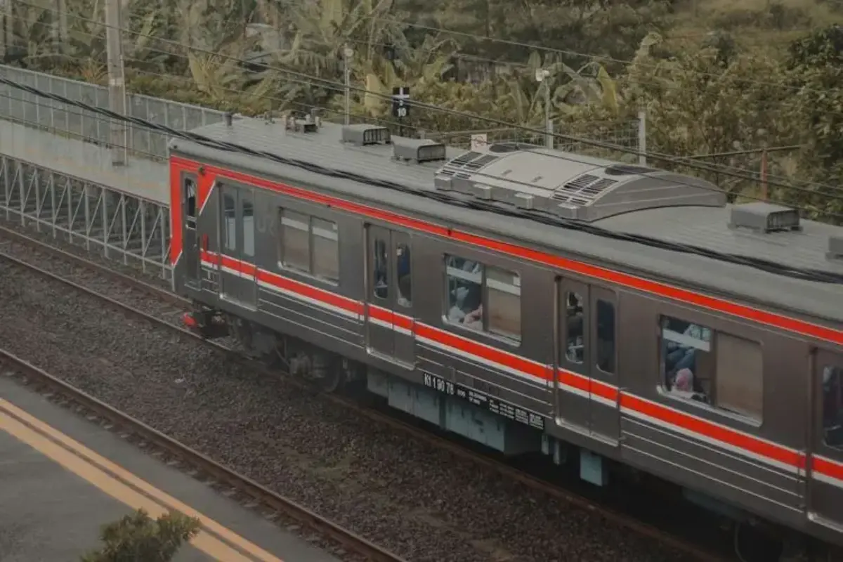 Krl Diperkirakan Baru Bisa Melintas Ke Stasiun Cikarang Rabu Siang