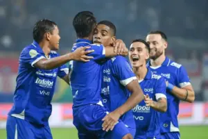 Persib Siaga Kuning di Puncak Klasemen, Hodak Beri Peringatan Tegas