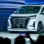 Pajak Denza D9 Tanpa Insentif, Kini Dekati Toyota Alphard