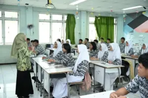 Jerit Guru Honorer di Bandung, Dua Bulan Belum Gajian, Bertahan Hidup Lewat “Side Hustle”