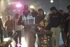 Imbas Dikritik Dedi Mulyadi, Farhan Ultimatum Penyapu Jalan di Bandung, 3 Kali Telat Dipecat