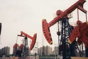 Amerika Serikat Sanksi Kilang China karena Beli Minyak Iran
