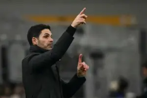 Arsenal Dikabarkan Siap Bajak Bek Incaran Duo Manchester