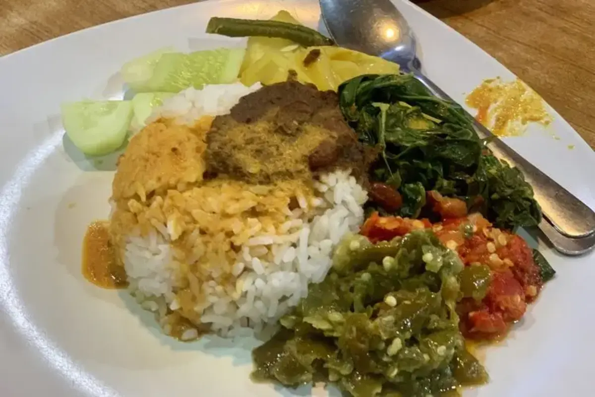 Buka Cuma Rendang, Ini 7 Deretan Makanan Khas Padang Yang Tak Boleh Terlewatkan