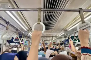Hati-hati! Saat KRL Penuh Sesak, Pelaku Pelecehan Punya Banyak Celah