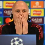 Carragher Sebut Pendukung Liverpool Terpecah soal Nasib Arne Slot