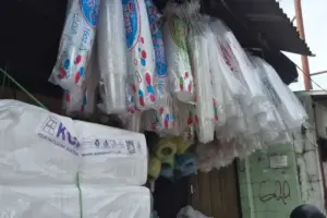 Konflik Timur Tengah Picu Harga Plastik Naik, Ekonom UGM Dorong Keberpihakan Pemerintah