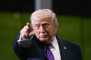 Trump Sebut Tim Cook Lebih Hebat dari Steve Jobs, Fanboy Apple Geram