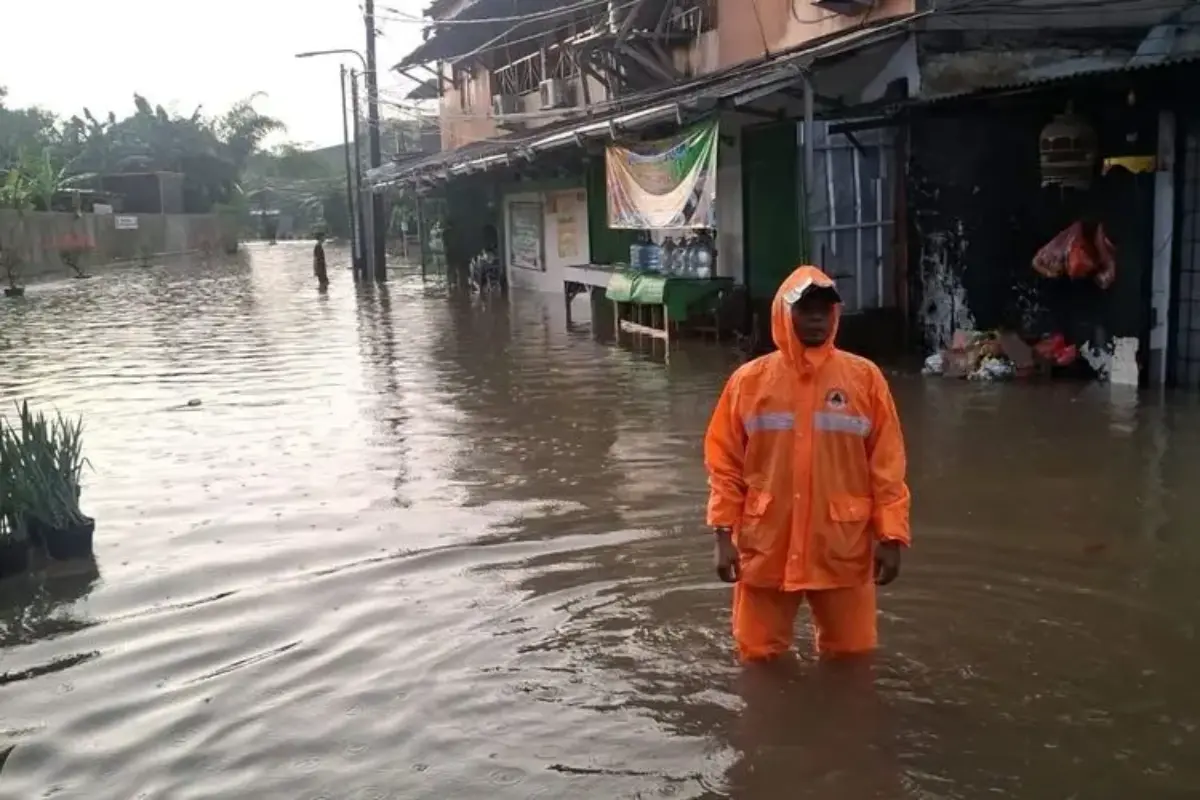 Banjir Rendam Akses Depok–Tangsel di Cinere, Warga Diimbau Jangan Nekat Melintas