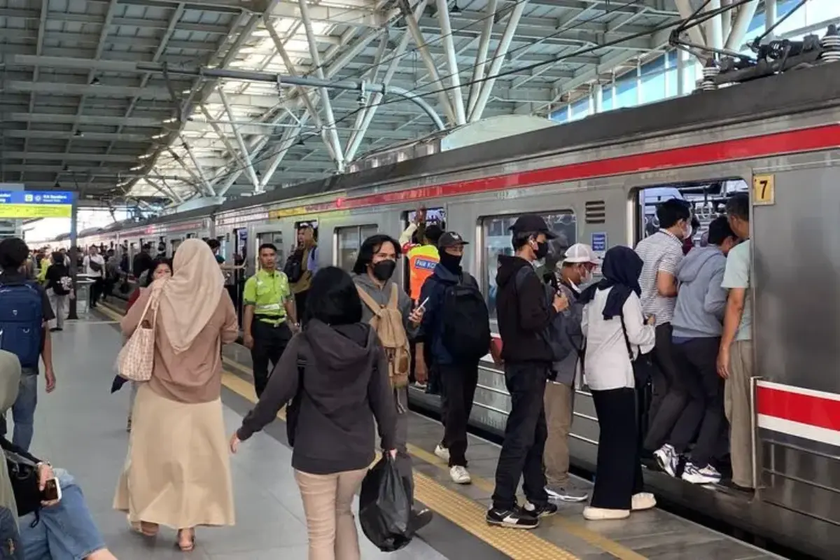 Wacana Kenaikan Tarif Transjakarta Mencuat, Tarif Krl Dipastikan Masih Tetap
