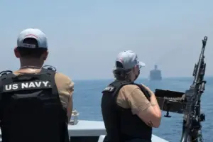 Teknisi Angkatan Laut AS Diserang Monyet Saat Akan Menuju Selat Hormuz