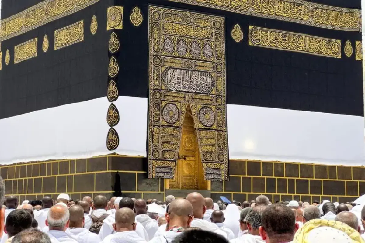 Ka’bah Berbalut Kain Putih, Tanda Resmi Haji 2026 Dimulai