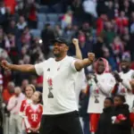 Alasan Ada Patung dan Kaus Burung Kakatua di Pesta Juara Bayern