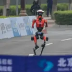 Robot China Kalahkan 12.000 Pelari Manusia di Half Marathon
