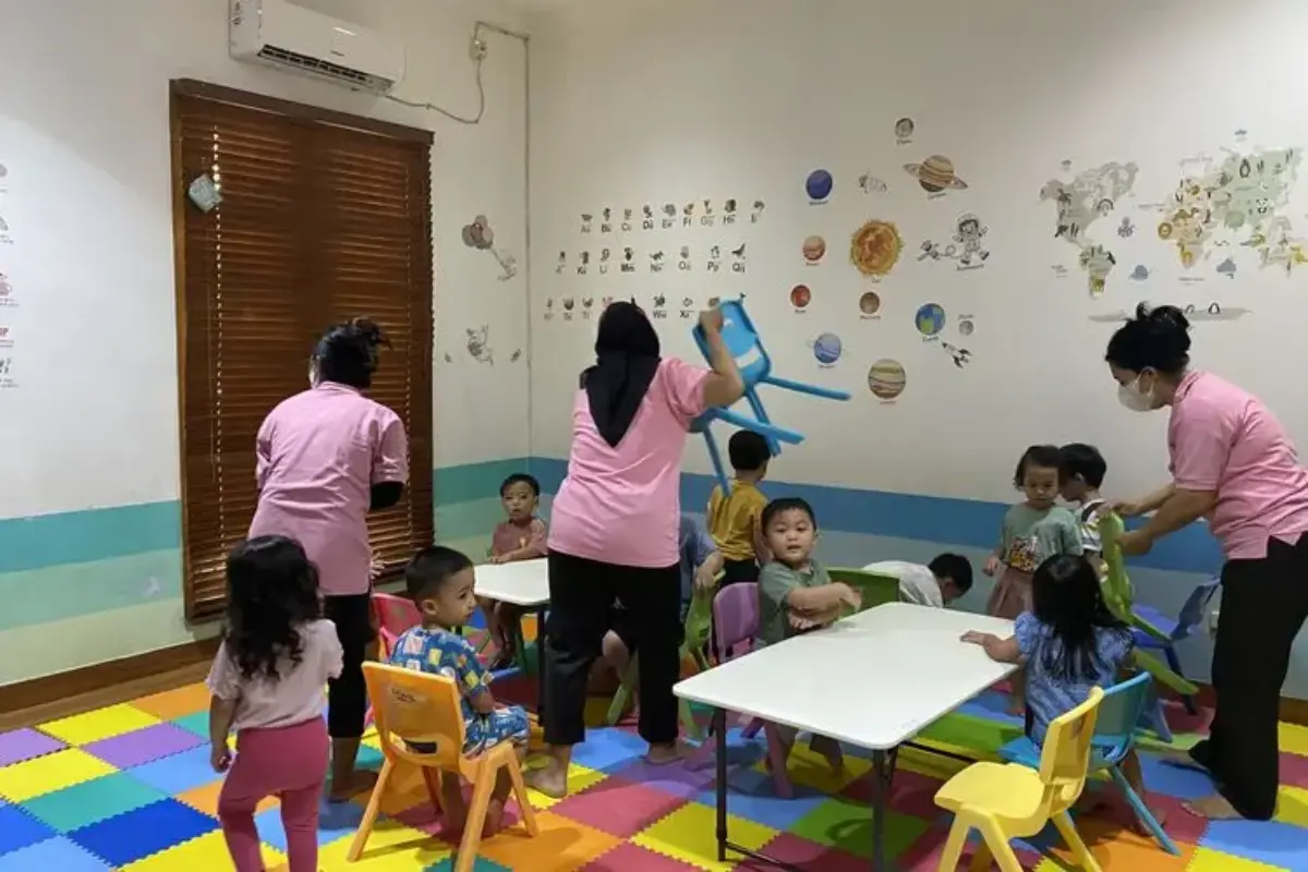 Dilema Orangtua Pekerja: Daycare Jadi Penyelamat, tapi Tetap Merasa Bersalah