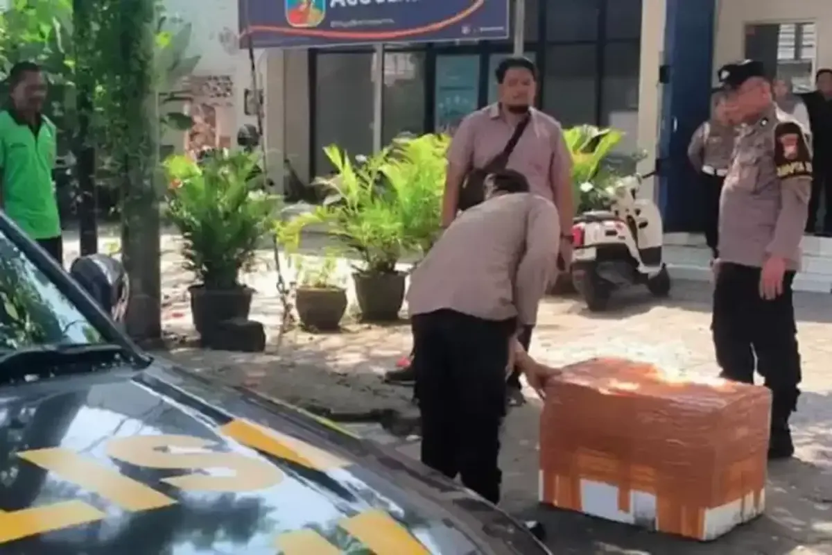 Geger Kotak Mencurigakan di Jalan Pahlawan Tulungagung, Ternyata Berisi 120 Paket Daging Grill
