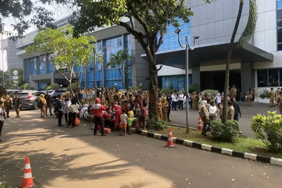 Kebakaran Kantor Kemendagri Di Jaksel, 6 Orang Terluka Dan Sesak Napas