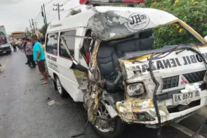 Mobil Jenazah Kecelakaan Beruntun di Toba, 6 Orang Terluka