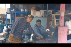 Hari Kartini 2026: Pedagang Pasar Hewan Ambarawa Kompak Berkebaya dan Kenakan Busana Adat Jawa