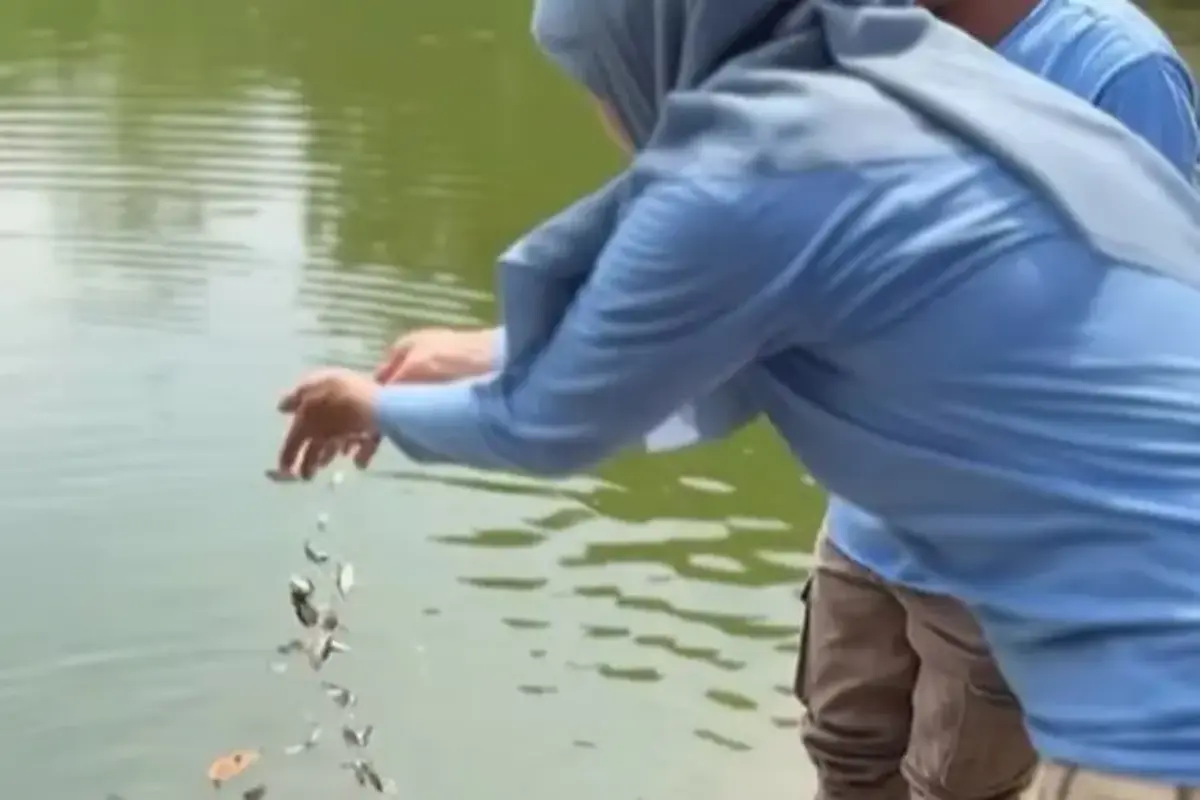 Makna Tebar Ikan Di 40 Hari Kepergian Vidi Aldiano, Keluarga Ungkap Filosofi Haru