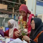 Peringati Hari Kartini, Penumpang di Stasiun Tugu Diajak Ikut Kelas Merangkai Bunga