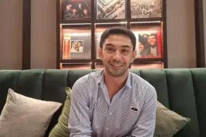 Reza Rahadian Ungkap Momen Paling Random Syuting Bersama Baim Wong
