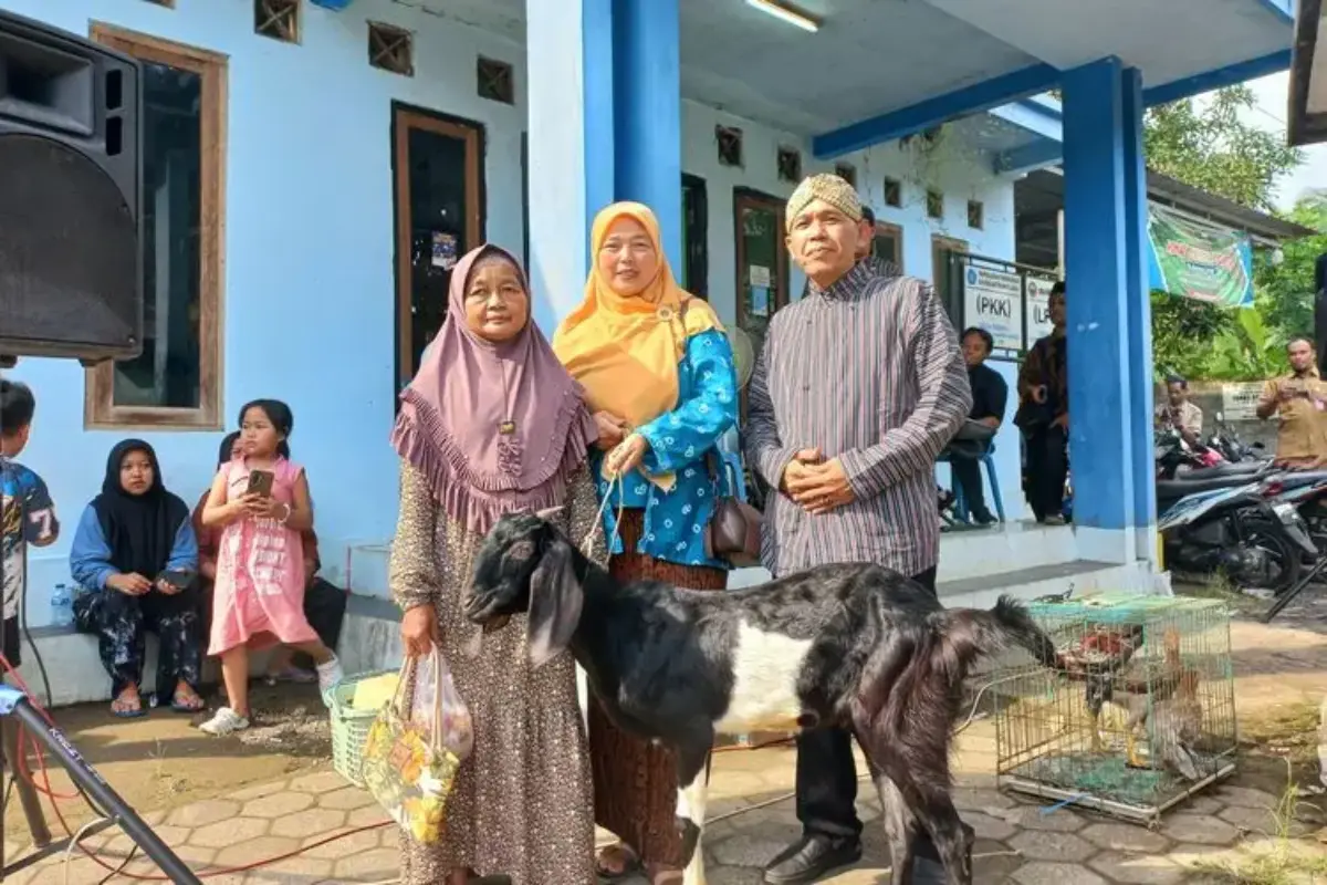 Langsung Bawa Pulang Kambing, Cara Unik Desa Sedayu Bikin Warga Antusias Bayar Pajak