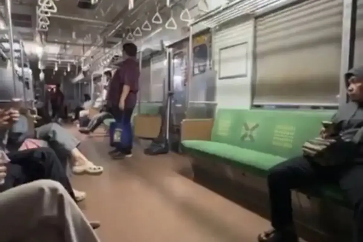 Gangguan Listrik, 2 Krl Greenline Berhenti Di Jalur Stasiun Kebayoran Sudimara