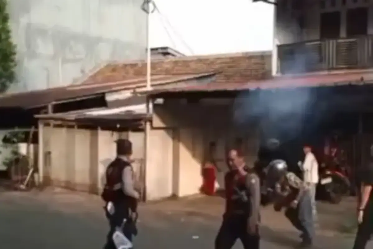 Matel Bentrok Dengan Warga Di Cakung Jaktim, Diduga Akibat Penarikan Motor