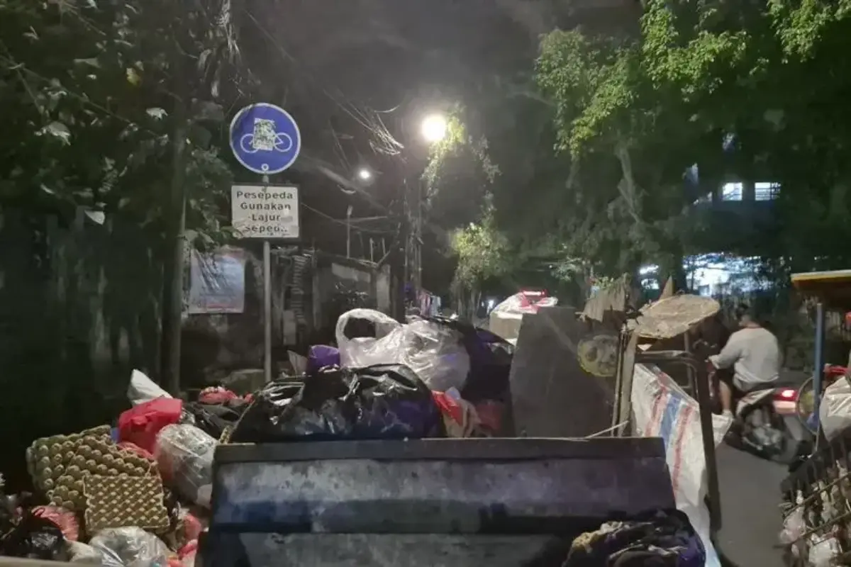 Jalur Sepeda Manggarai Jaksel Jadi Tempat Sampah, Bukti Gagalnya Tata Kota