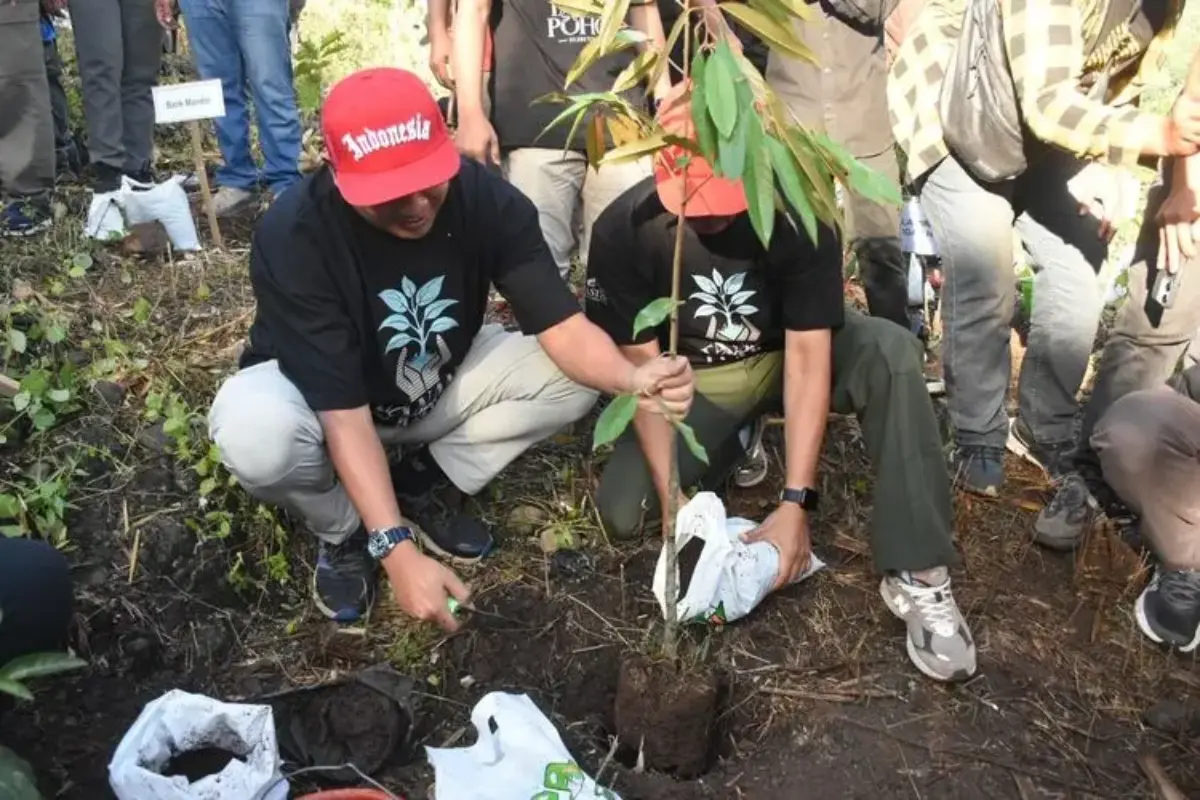 Peringati Hari Bumi, Lahan Kritis Di Lereng Gunung Argopuro Ditanami 20.000 Bibit Pohon
