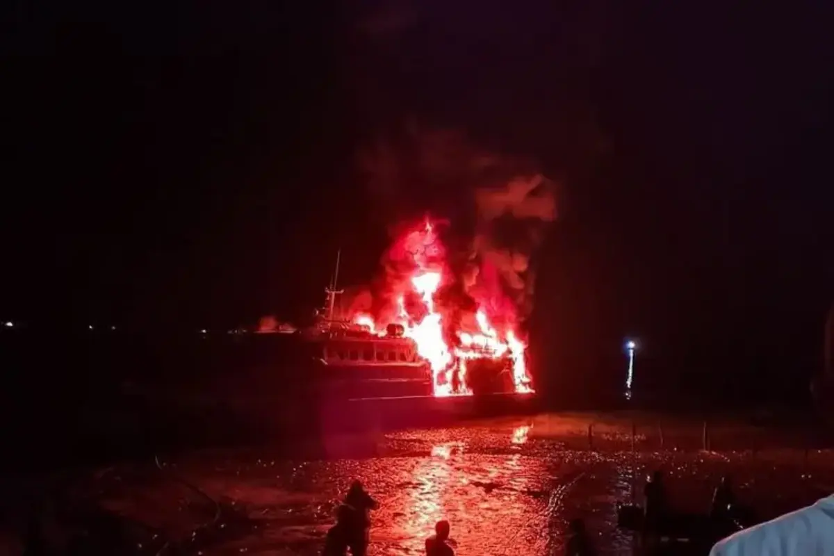 Kapal Ekspres Bahari Terbakar Hebat Di Maluku Tengah, Kerugian Capai Rp 900 Juta
