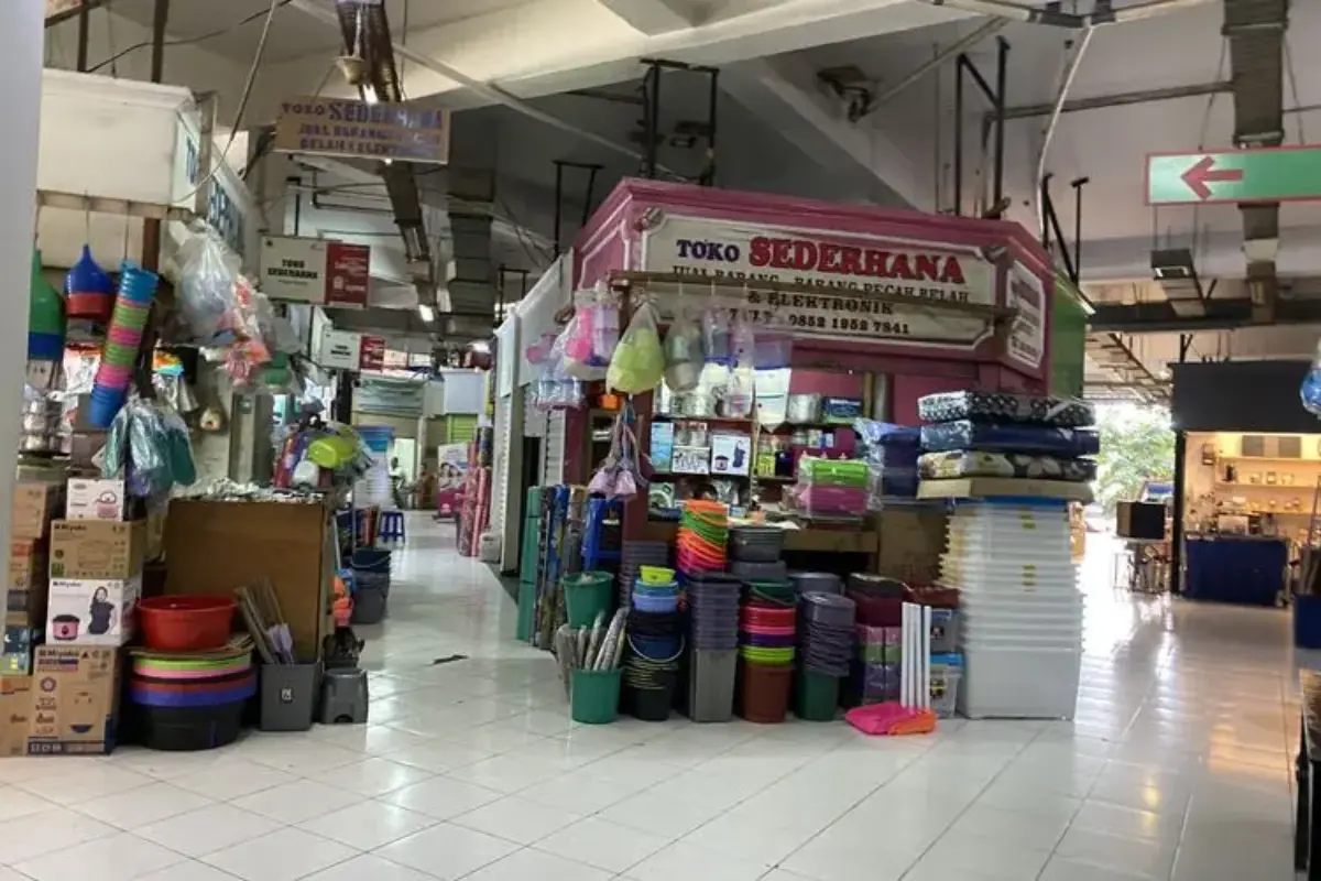 Ekonom Nilai Tekanan ke Kelas Menengah dan Kenaikan Sewa Picu Pasar Santa Meredup